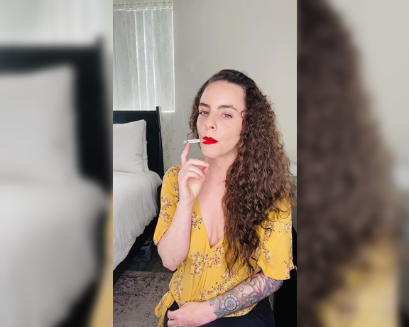 ManyVids - Dani Lynn - Smoking In Yellow Blouse