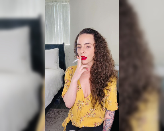 ManyVids - Dani Lynn - Smoking In Yellow Blouse