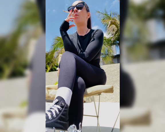 ManyVids - Dani Lynn - Smoking Outside 7