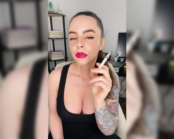 ManyVids - Dani Lynn - Smoking Close Up 17