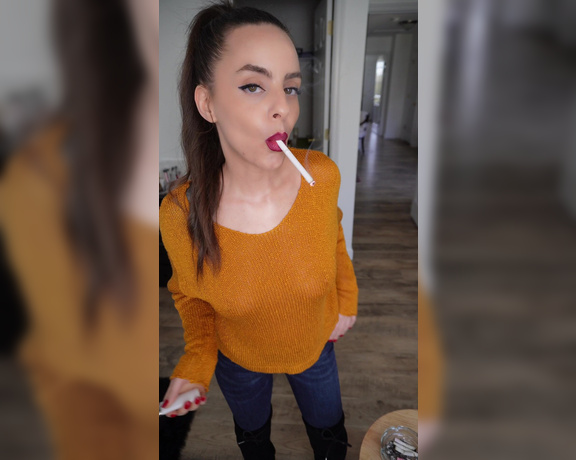 ManyVids - Dani Lynn - Smoking in Jeans and Thigh High Boots