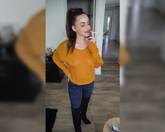 ManyVids - Dani Lynn - Smoking in Jeans and Thigh High Boots