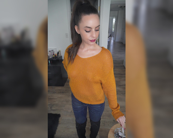 ManyVids - Dani Lynn - Smoking in Jeans and Thigh High Boots