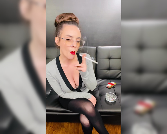 ManyVids - Dani Lynn - Smoking VS120s Wearing Glasses