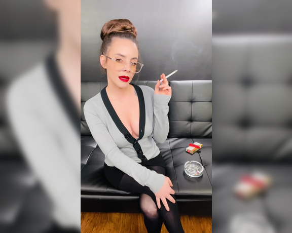 ManyVids - Dani Lynn - Smoking VS120s Wearing Glasses