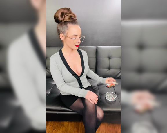 ManyVids - Dani Lynn - Smoking VS120s Wearing Glasses