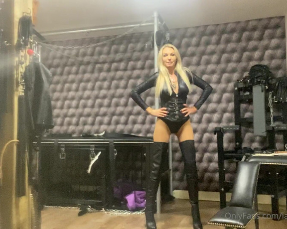 Lady Dark Angel aka Ladydarkangeluk Onlyfans - Legs to worship if your good!