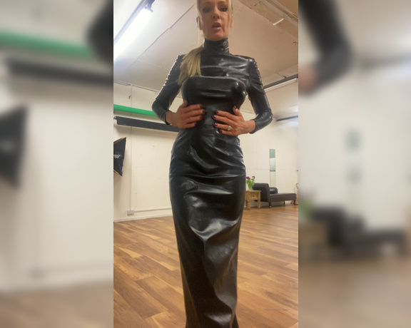 Lady Dark Angel aka Ladydarkangeluk Onlyfans - Don’t you just love the sound the dress makes The heel sound