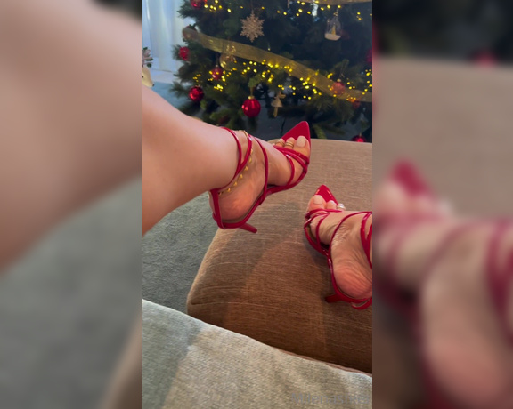 Simply Milena aka simplymilena OnlyFans - Have a very Merry Christmas