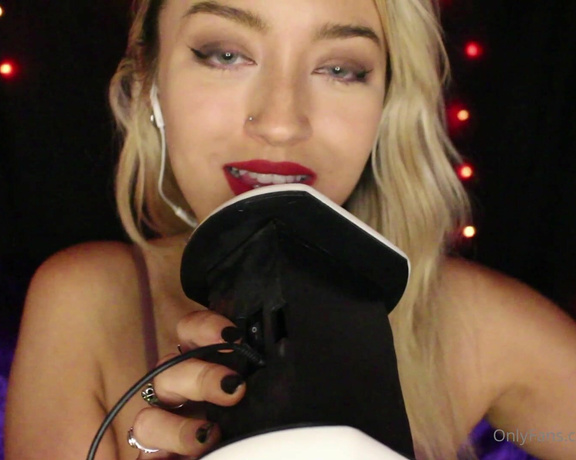 XSnowy aka xsnowy OnlyFans - Who wants an eargasm hope you enjoy my latest ASMR of lots of kissing sounds, ear