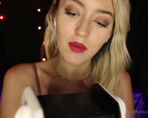 XSnowy aka xsnowy OnlyFans - Who wants an eargasm hope you enjoy my latest ASMR of lots of kissing sounds, ear