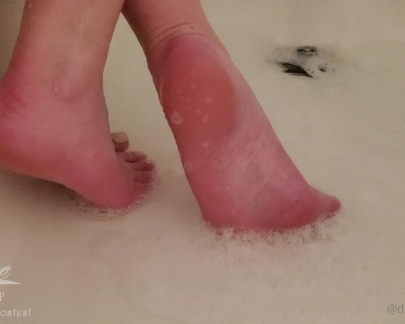 DMostest aka doingthemostest OnlyFans - Things got a littledirty today and my feet needed a good wash!