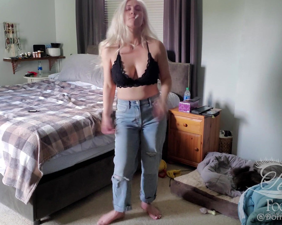 DMostest aka doingthemostest OnlyFans - Big jeans and small shirts