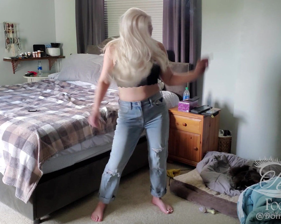 DMostest aka doingthemostest OnlyFans - Big jeans and small shirts