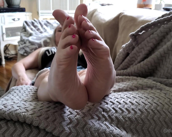 DMostest aka doingthemostest OnlyFans - My friend Jay @bobbyfreeze likes toe spreads I put this one together for him Hope you