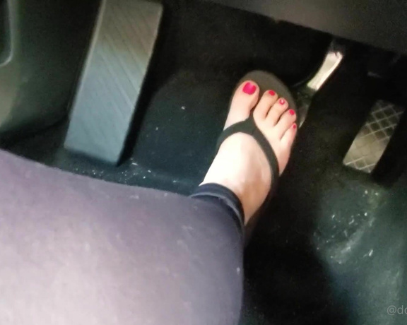 DMostest aka doingthemostest OnlyFans - Loved the outfit I pulled together for this flip flop and leggings car rev Thanks