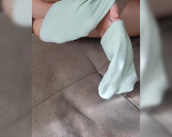 Megan Fletcher aka sweetsoleprincess OnlyFans - Enjoy a toe wiggle and sock strip! As always the socks are for sale!