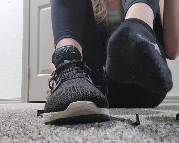 Megan Fletcher aka sweetsoleprincess OnlyFans - Just got home from the gym Saved taking these off just for you My entire bedroom