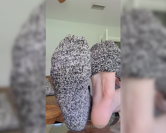 Megan Fletcher aka sweetsoleprincess OnlyFans - Good afternoon babies! I just woke up from a nap and wanted to take my socks