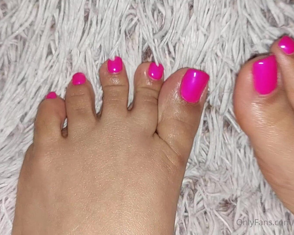 Mica Sandy aka sandysmallfeet OnlyFans - Hot pink for my beautiful toes