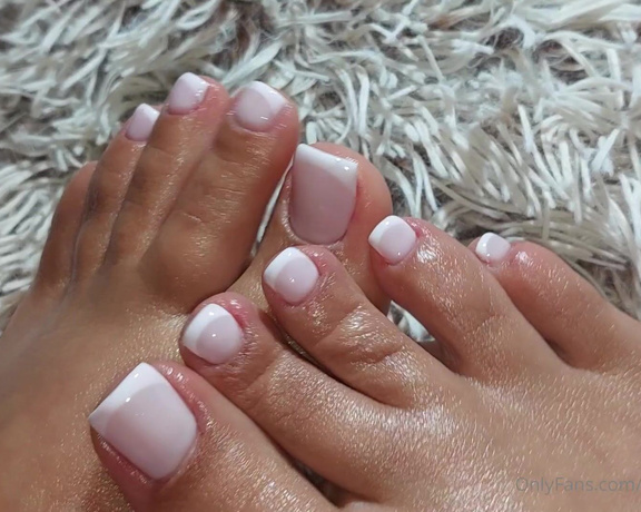 Mica Sandy aka sandysmallfeet OnlyFans - Silent close up to my sexy toes and new pedi I will do custom content tomorrow