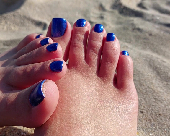 Mica Sandy aka sandysmallfeet OnlyFans - Sound of waves, sand and perfect blue pedi Sensual toes wiggling video, so sexy