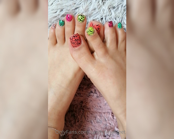 Mica Sandy aka sandysmallfeet OnlyFans - Little happiness for this rainy day