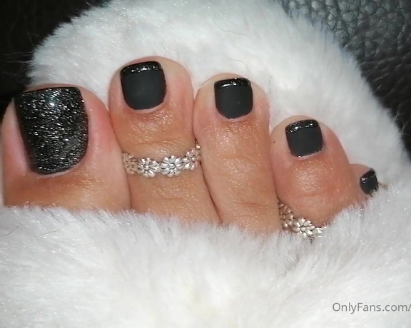 Mica Sandy aka sandysmallfeet OnlyFans - Lickable toes enjoy the sexiest toes in this black sparkling, matte combo