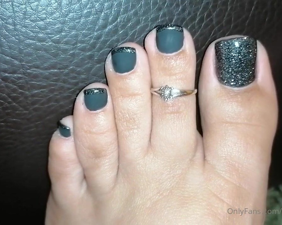 Mica Sandy aka sandysmallfeet OnlyFans - Lickable toes enjoy the sexiest toes in this black sparkling, matte combo