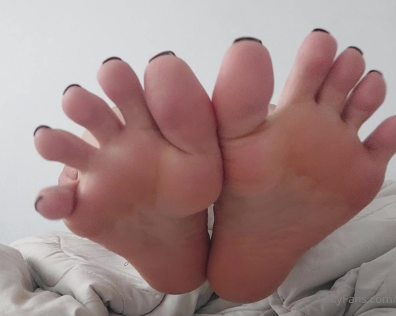 Mica Sandy aka sandysmallfeet OnlyFans - Little bit of my soles