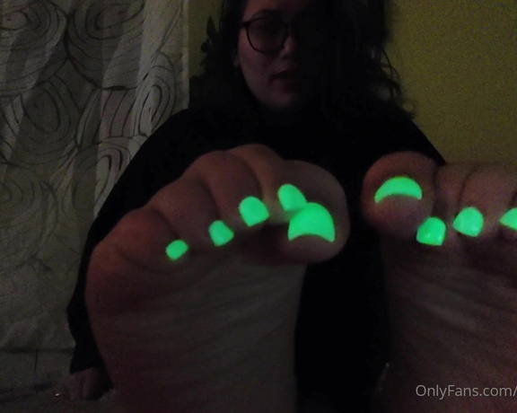 Mica Sandy aka sandysmallfeet OnlyFans - I know its dark,but how else you will see my new glowing neon pedicure Enjoy this