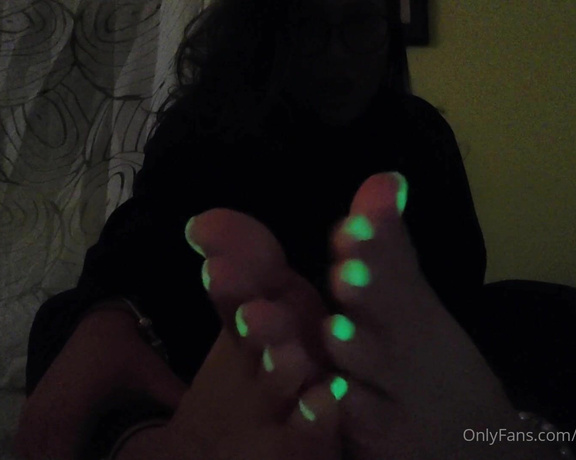 Mica Sandy aka sandysmallfeet OnlyFans - I know its dark,but how else you will see my new glowing neon pedicure Enjoy this