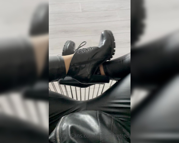 Queenfeetred aka queenfeetred OnlyFans - All in leather