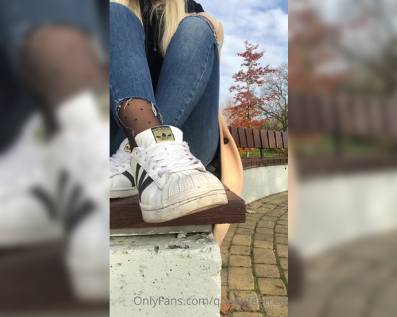 Queenfeetred aka queenfeetred OnlyFans - Which soles u would lick nylon or superstar