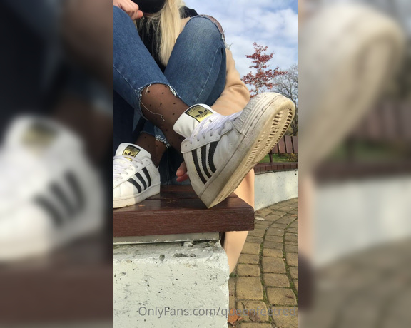 Queenfeetred aka queenfeetred OnlyFans - Which soles u would lick nylon or superstar