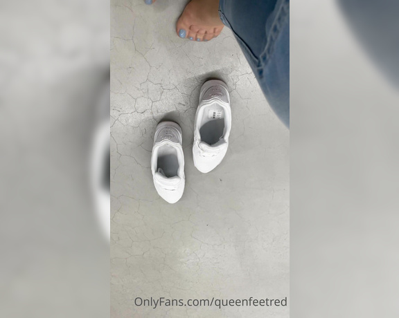 Queenfeetred aka queenfeetred OnlyFans - Long day in pantyhose