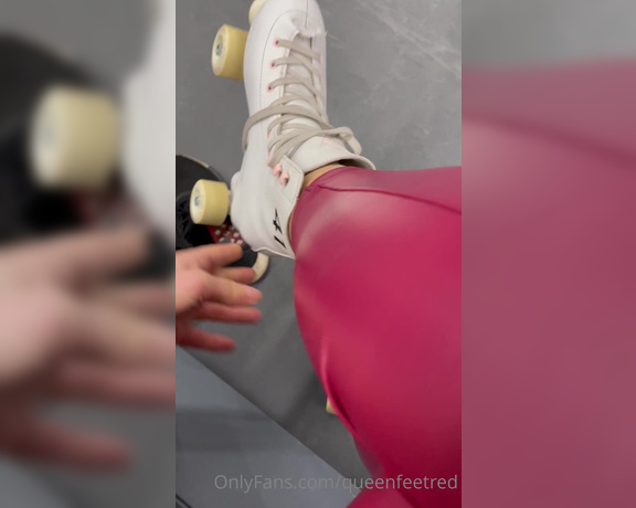 Queenfeetred aka queenfeetred OnlyFans - I thought skating these skates was easy but i was wrong  i prefer sneakers