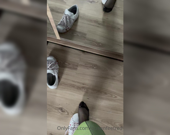 Queenfeetred aka queenfeetred OnlyFans - Sweaty