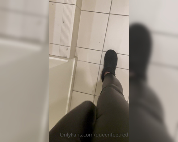 Queenfeetred aka queenfeetred OnlyFans - Is soo nice feelings to wear Uggs barefoot