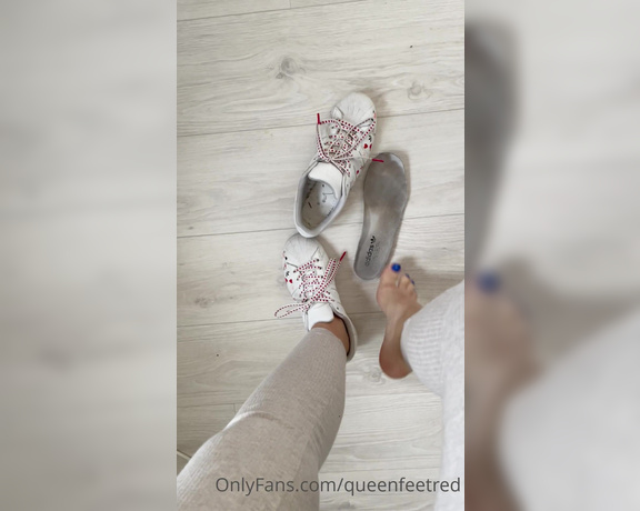 Queenfeetred aka queenfeetred OnlyFans - These superstars make my feet super smelly and sweaty… u wanna check