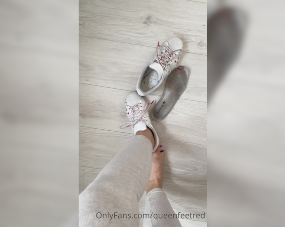 Queenfeetred aka queenfeetred OnlyFans - These superstars make my feet super smelly and sweaty… u wanna check