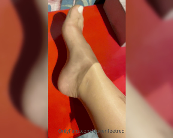 Queenfeetred aka queenfeetred OnlyFans - I love details on this kneesocks You