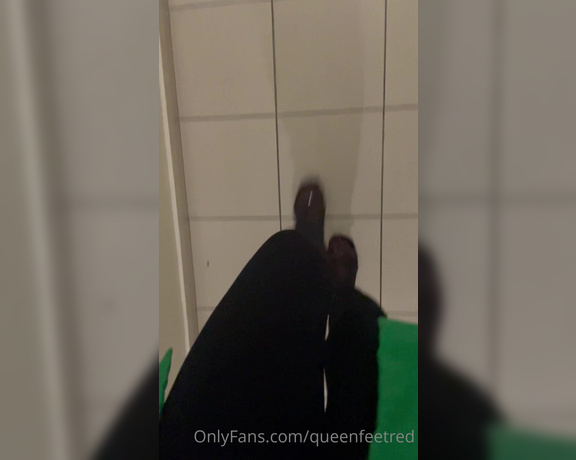 Queenfeetred aka queenfeetred OnlyFans - Whatwould you do if you were caught in an elevator with