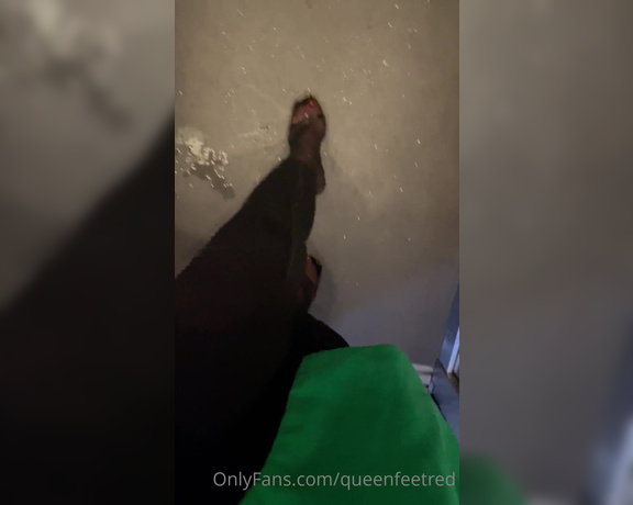 Queenfeetred aka queenfeetred OnlyFans - Whatwould you do if you were caught in an elevator with