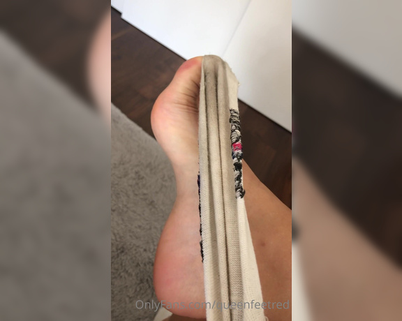 Queenfeetred aka queenfeetred OnlyFans - Who want smell this stinky socks