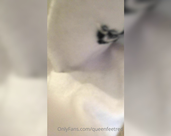 Queenfeetred aka queenfeetred OnlyFans - U want sniff this stinky puma socksthey can be your