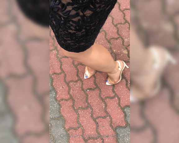 Queenfeetred aka queenfeetred OnlyFans - Sometimes I like be very elegantYou like this outfit