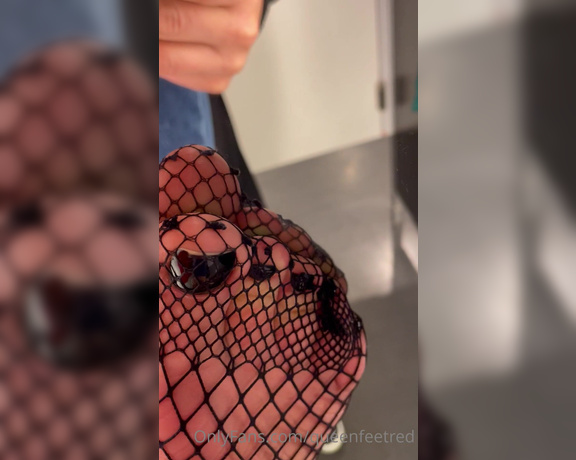 Queenfeetred aka queenfeetred OnlyFans - Fishnets day…
