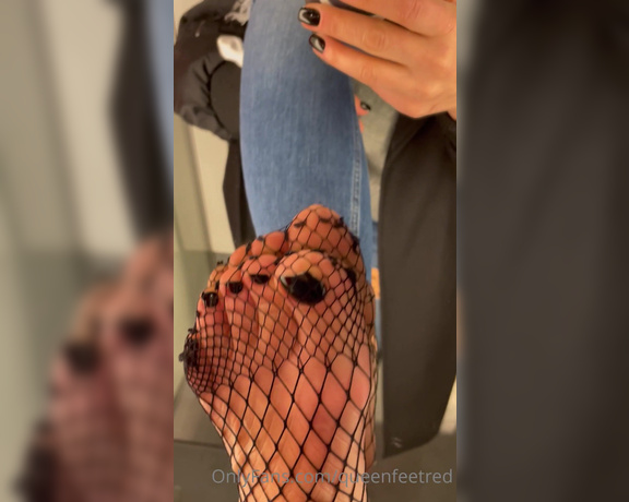 Queenfeetred aka queenfeetred OnlyFans - Fishnets day…