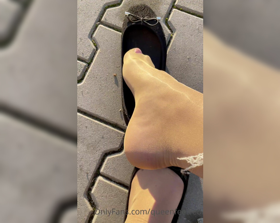 Queenfeetred aka queenfeetred OnlyFans - Shoesplay with my balerinas